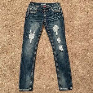 These jeans are chic, stylish and in great condition. Stretchy.